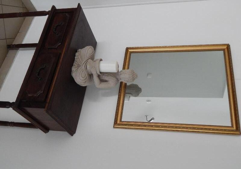 פנסיון Jacaranda Guesthouse