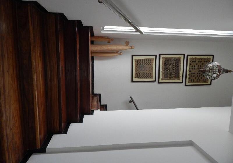 פנסיון Jacaranda Guesthouse