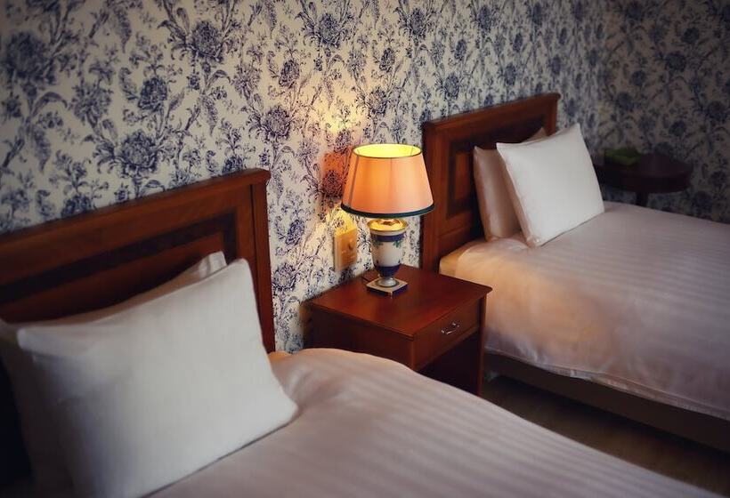 Hotel Auberge Frenchnomori