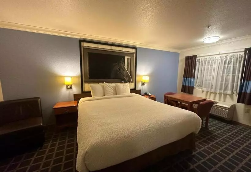 Hotelli Creekside Inn & Suites
