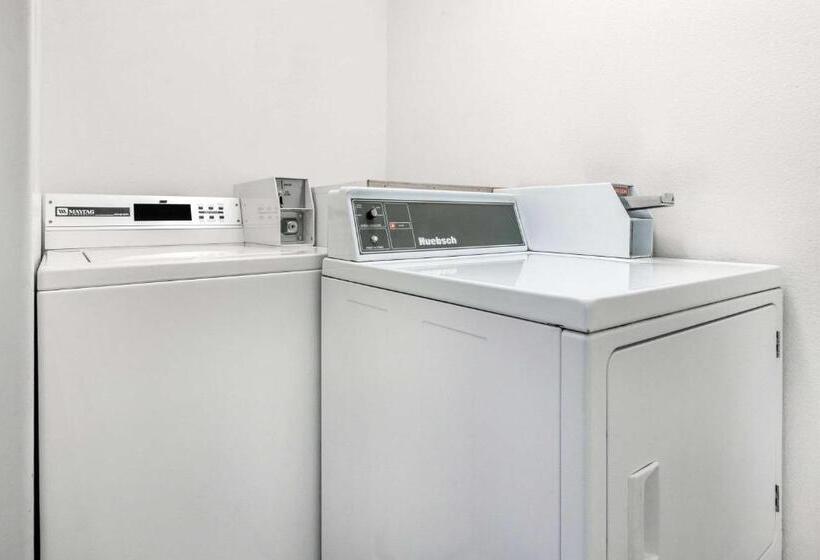 هتل Creekside Inn & Suites