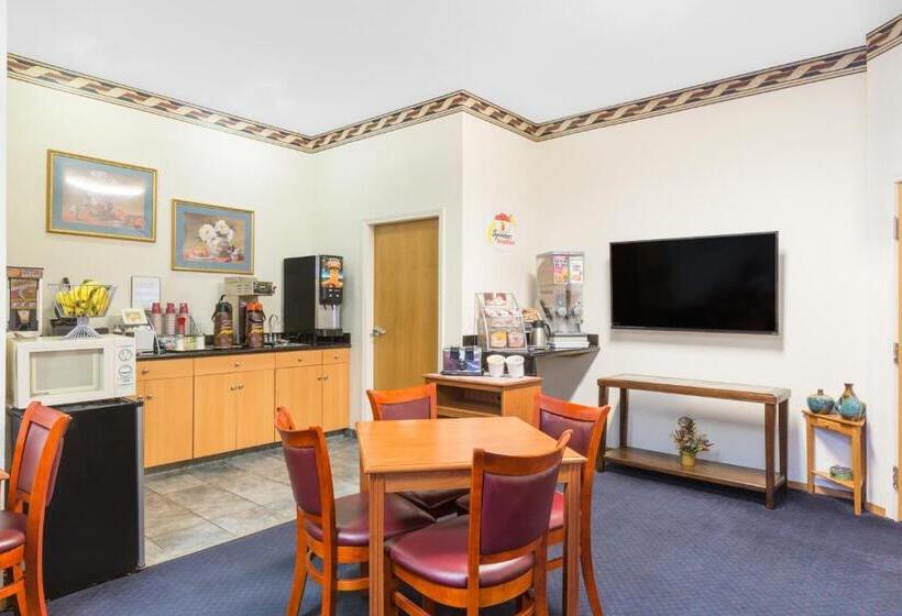 هتل Creekside Inn & Suites