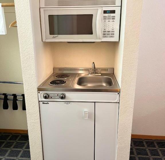 هتل Creekside Inn & Suites