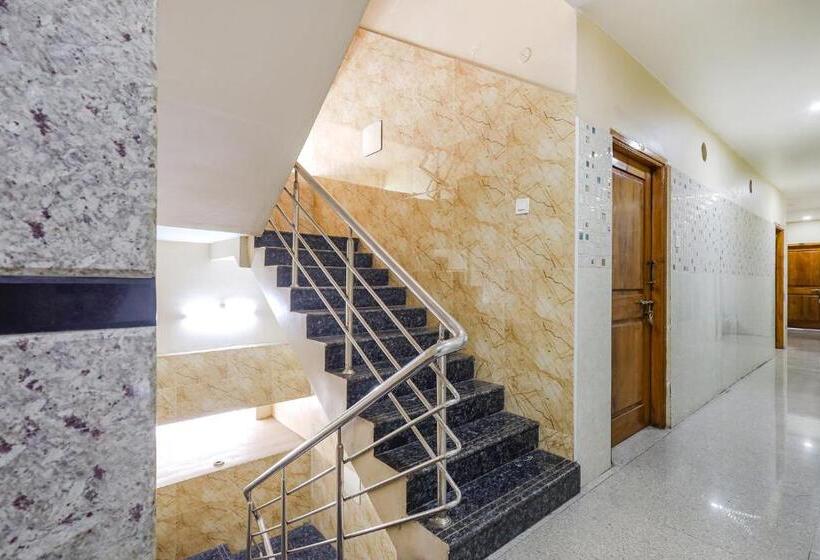 هتل Oyo Flagship Sree Vishnu Bhavan