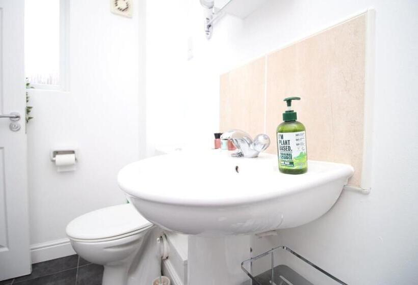 膳宿费 4br Modern House | Free Parking | Cohost Partners