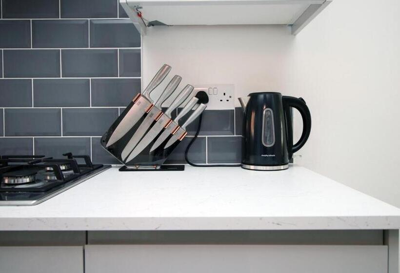 膳宿费 4br Modern House | Free Parking | Cohost Partners