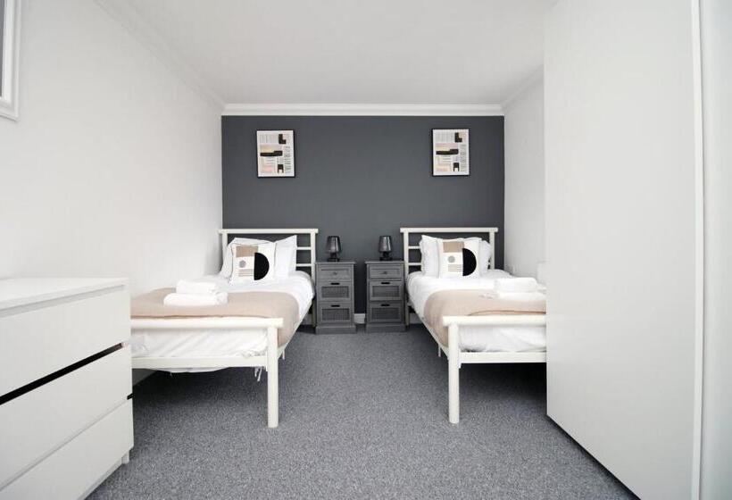 膳宿费 4br Modern House | Free Parking | Cohost Partners