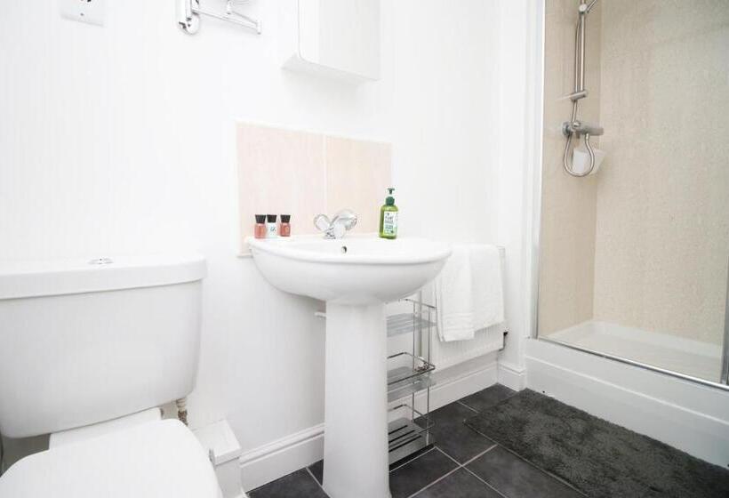 膳宿费 4br Modern House | Free Parking | Cohost Partners