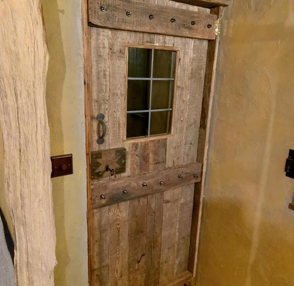 پانسیون A Little Bit Of Magic Witchcraft