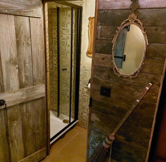 پانسیون A Little Bit Of Magic Witchcraft