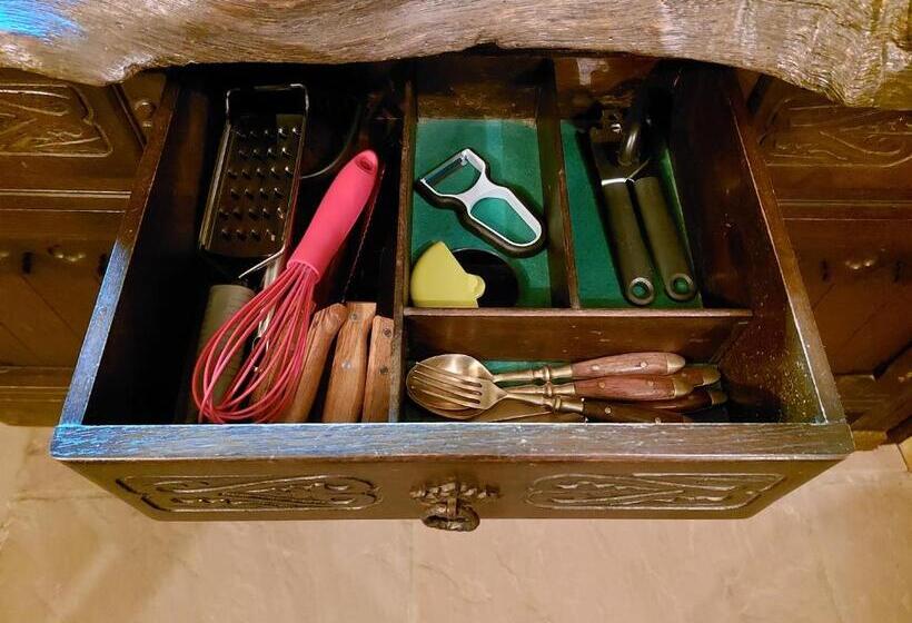 پانسیون A Little Bit Of Magic Witchcraft