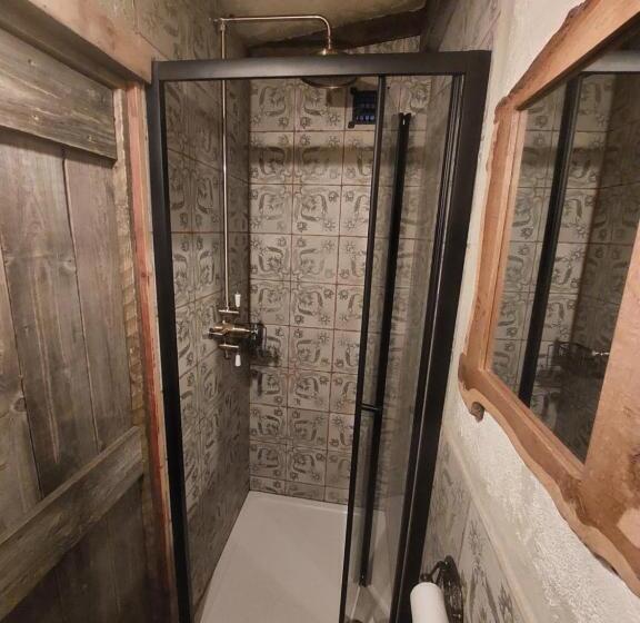 پانسیون A Little Bit Of Magic Witchcraft