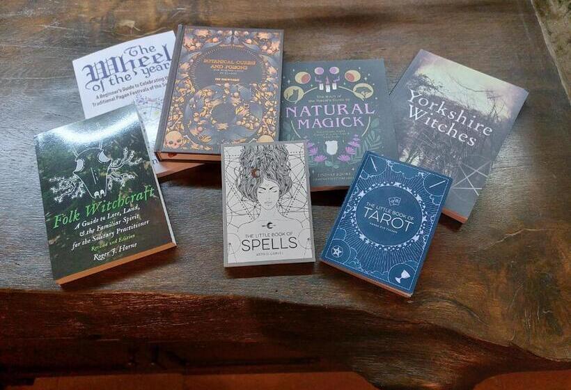 پانسیون A Little Bit Of Magic Witchcraft