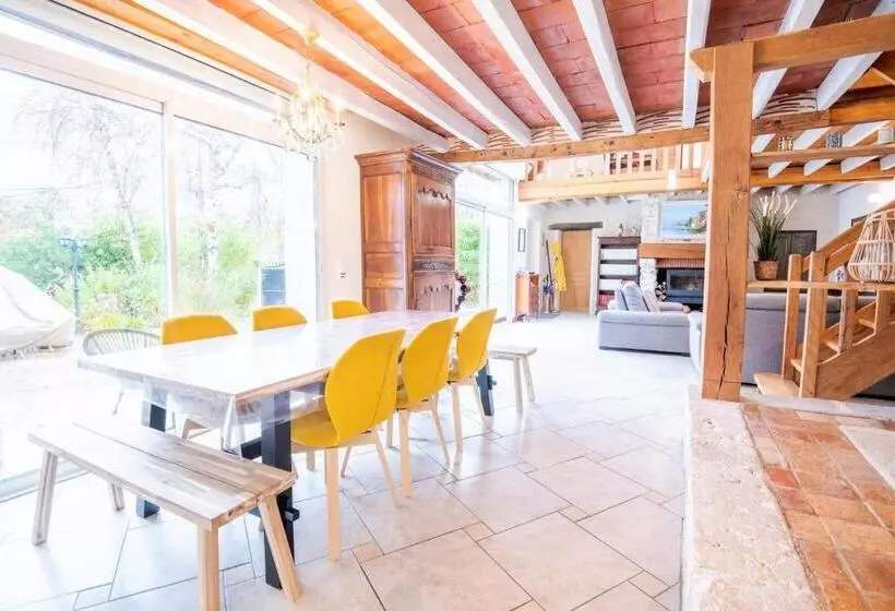 ペンション Country House Les Romarins 14 Pers