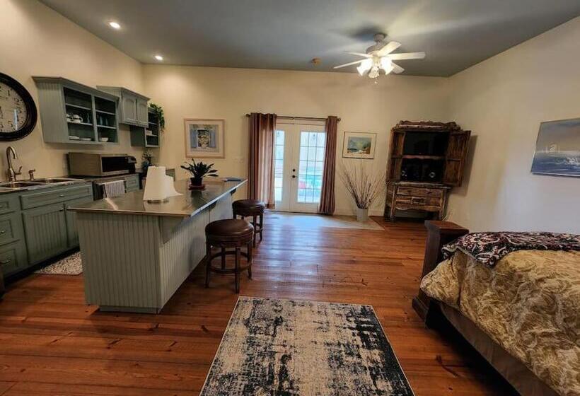 بنسيون Deer Run Estate Llc