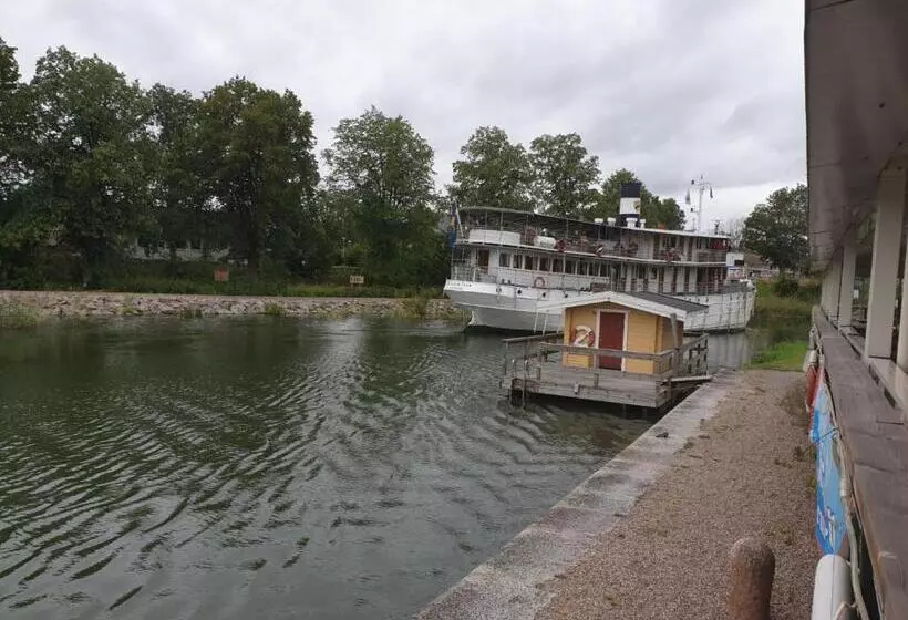 Retkeilymaja Kapten Billes Restaurang Och Logi