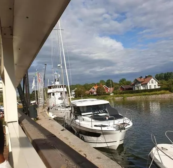 Retkeilymaja Kapten Billes Restaurang Och Logi