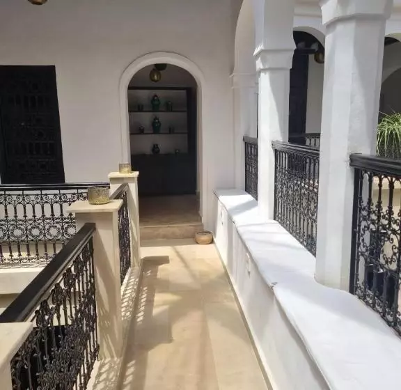 تختخواب و صبحانه Riad Rim