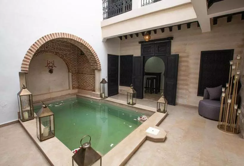 تختخواب و صبحانه Riad Rim
