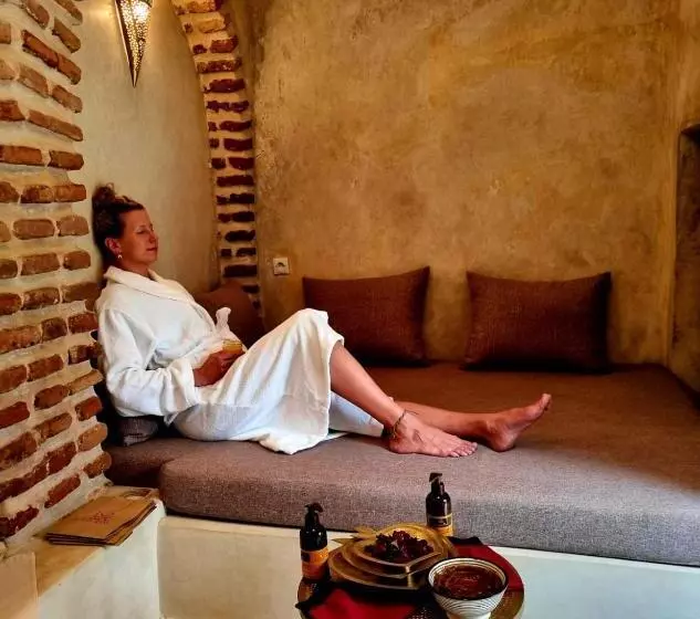 تختخواب و صبحانه Riad Rim