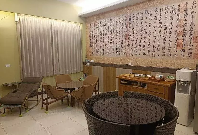 تختخواب و صبحانه Yijenzhide