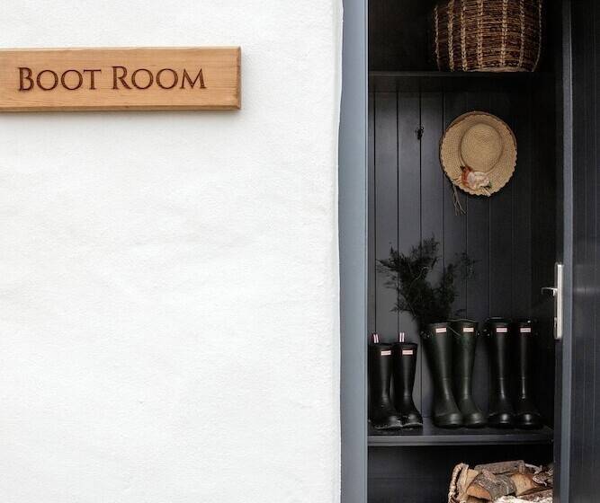 Hotel Gate Lodge@white Strand