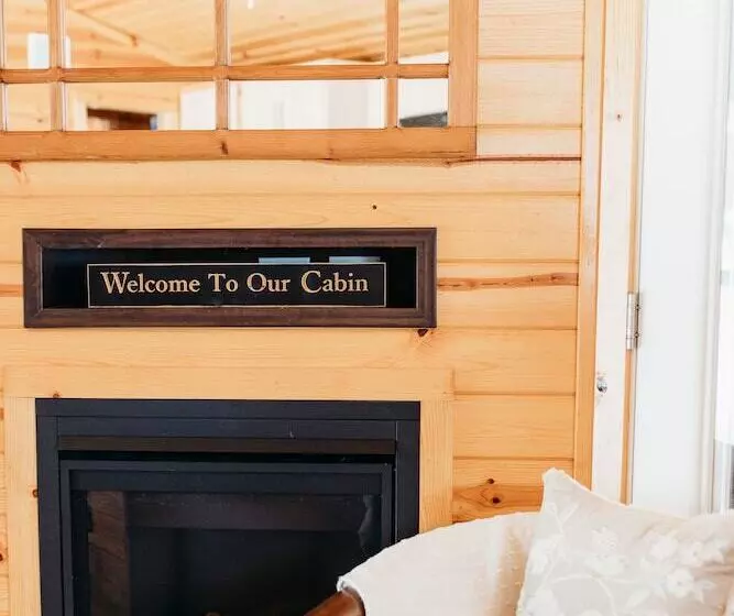 Lomakeskus Whispering Springs Wilderness Retreat