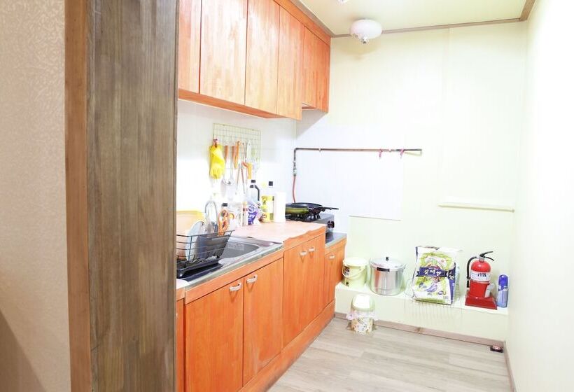 Cămin Baozen Guesthouse