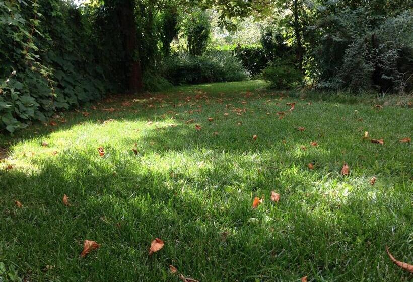 مبيت وإفطار Cascina Folletto