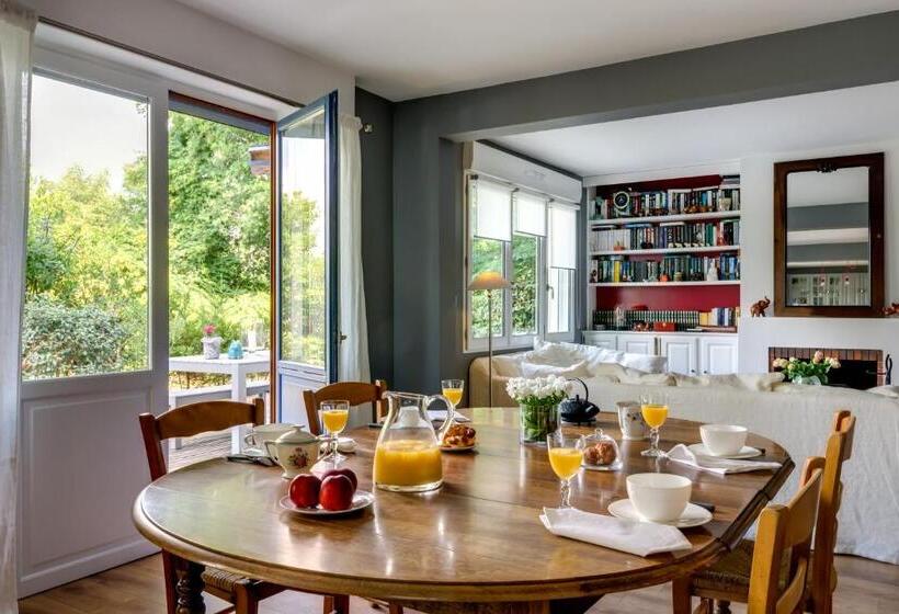 ベッドアンドブレックファースト Les Eaux Qui Rient