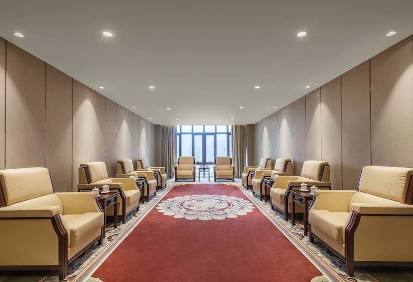 בית מלון כפרי Banyan Tree Jiuzhaigou