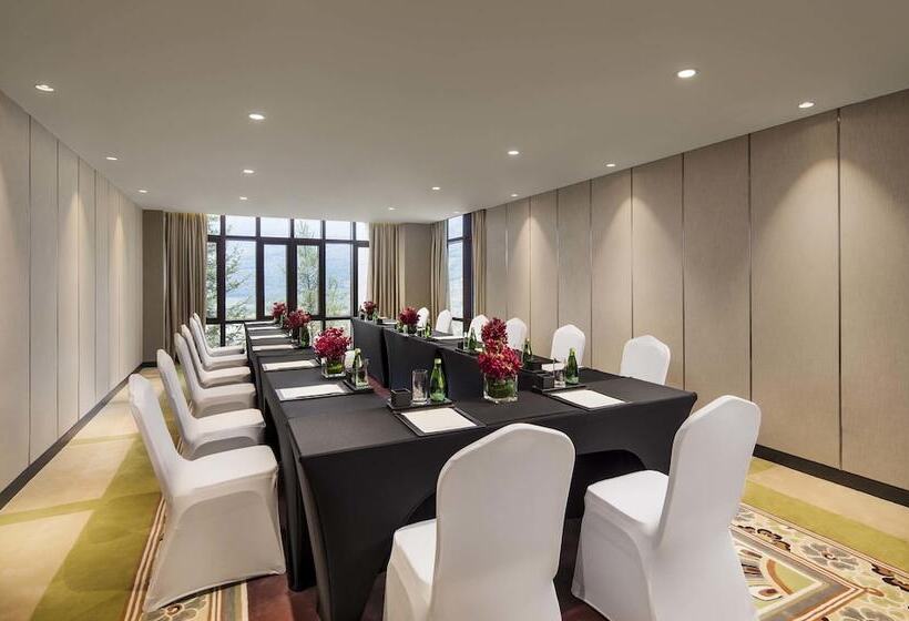 בית מלון כפרי Banyan Tree Jiuzhaigou