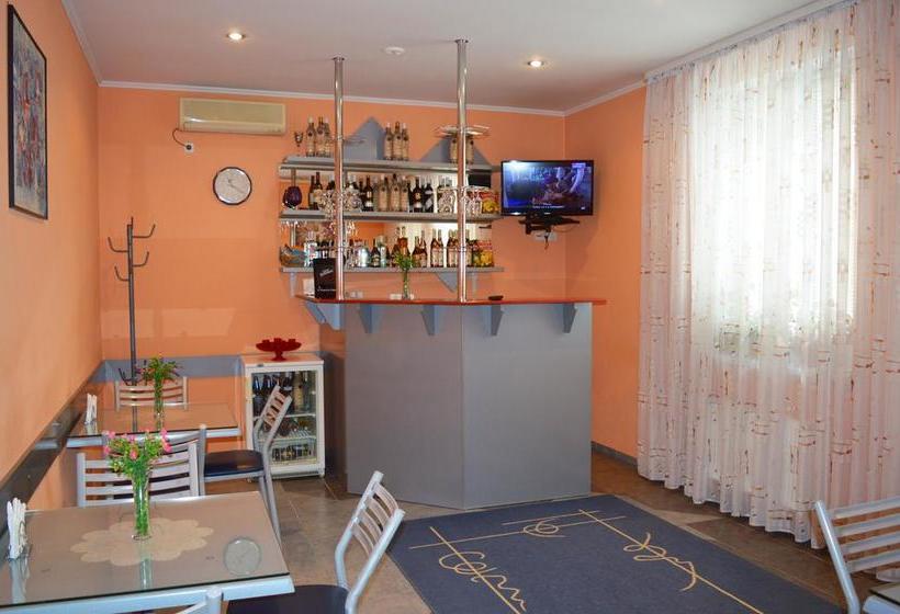 هتل Mini Chisinau