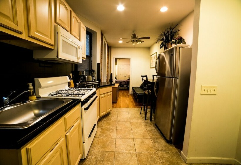 Renovated 2 Br Central Park