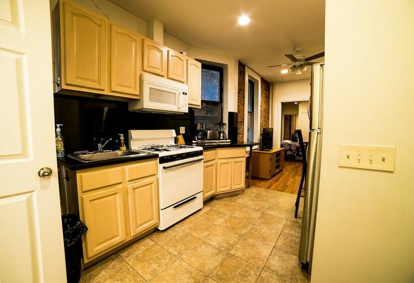 Renovated 2 Br Central Park