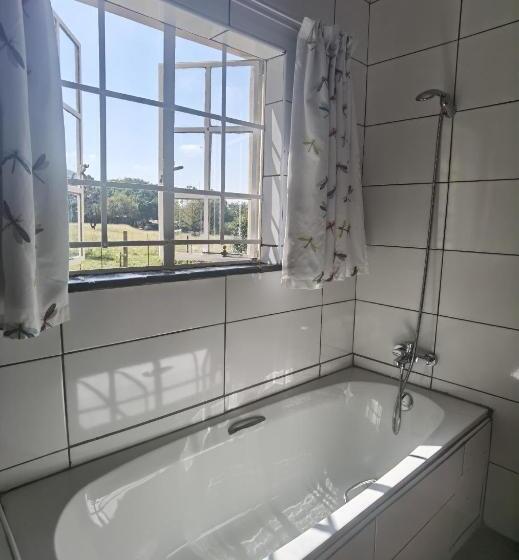 Bed & Breakfast Random Harvest Country Cottages