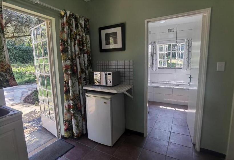 Bed & Breakfast Random Harvest Country Cottages