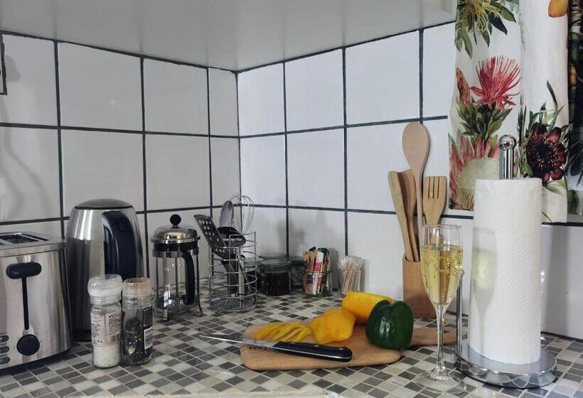 Bed & Breakfast Random Harvest Country Cottages