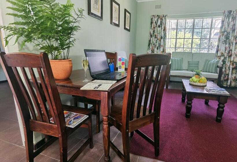 Bed & Breakfast Random Harvest Country Cottages