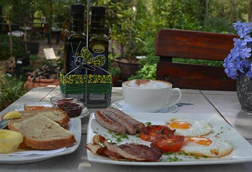 Bed & Breakfast Random Harvest Country Cottages