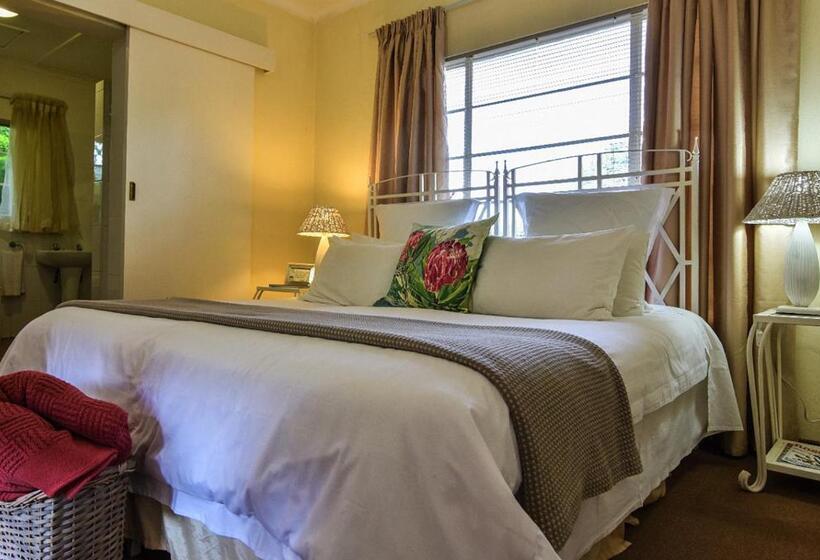 Bed & Breakfast Random Harvest Country Cottages