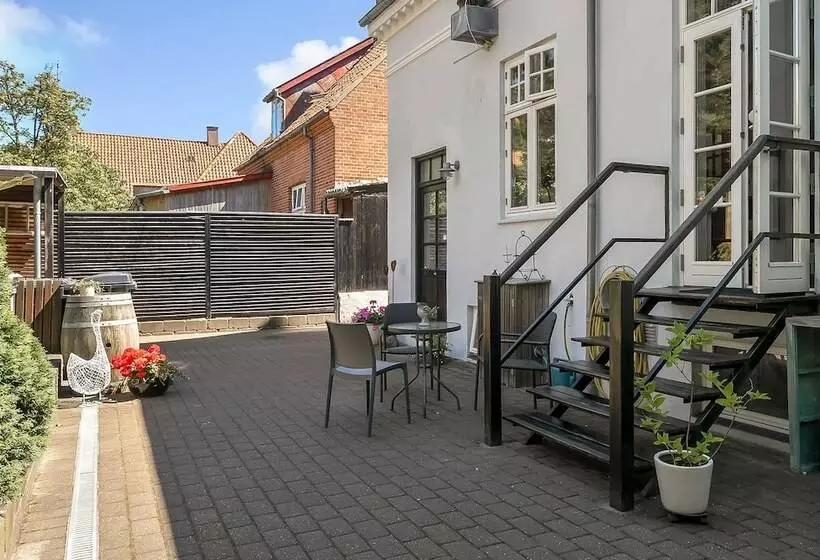 تختخواب و صبحانه Sweethome Guesthouse