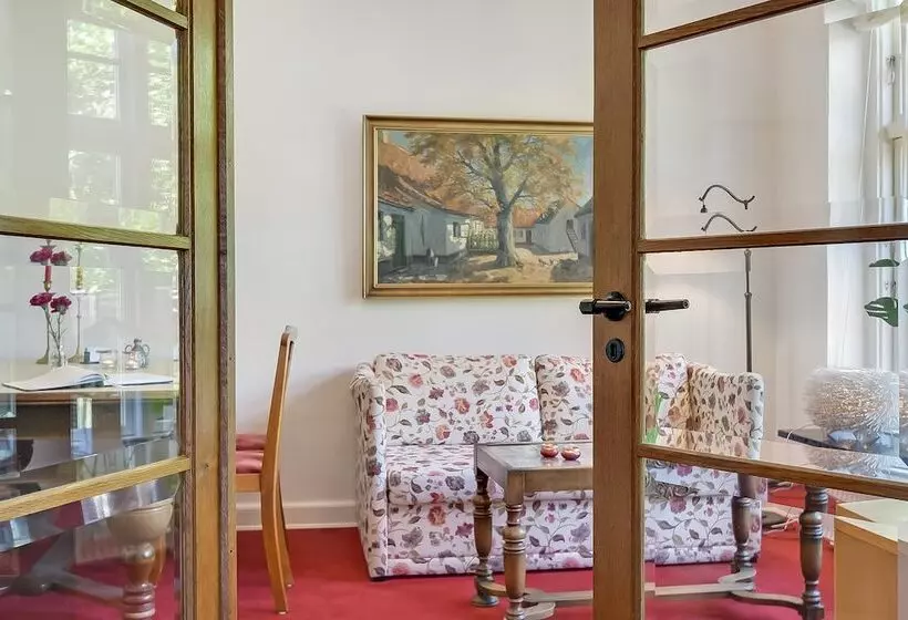 تختخواب و صبحانه Sweethome Guesthouse