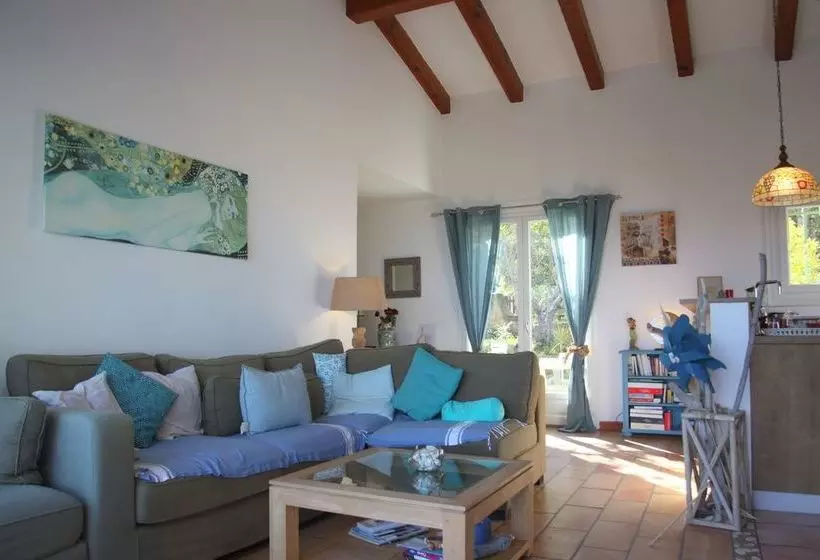 La Villa Acacia