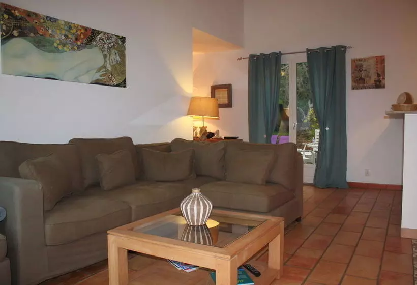 La Villa Acacia