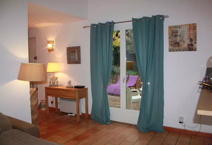 La Villa Acacia