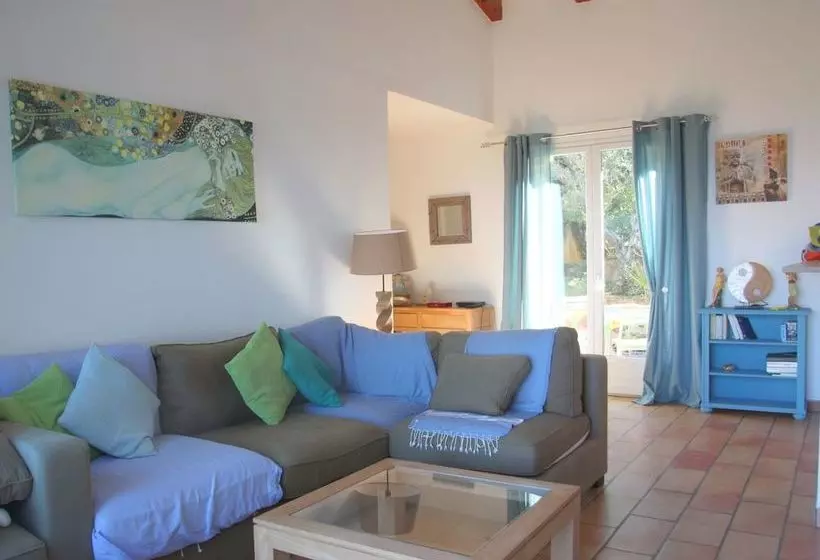La Villa Acacia