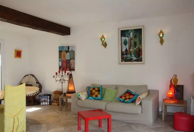La Villa Acacia