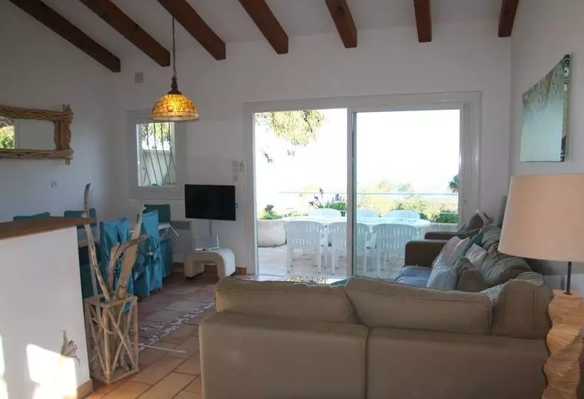 La Villa Acacia