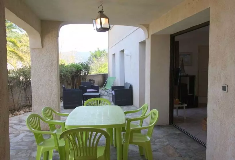 La Villa Acacia